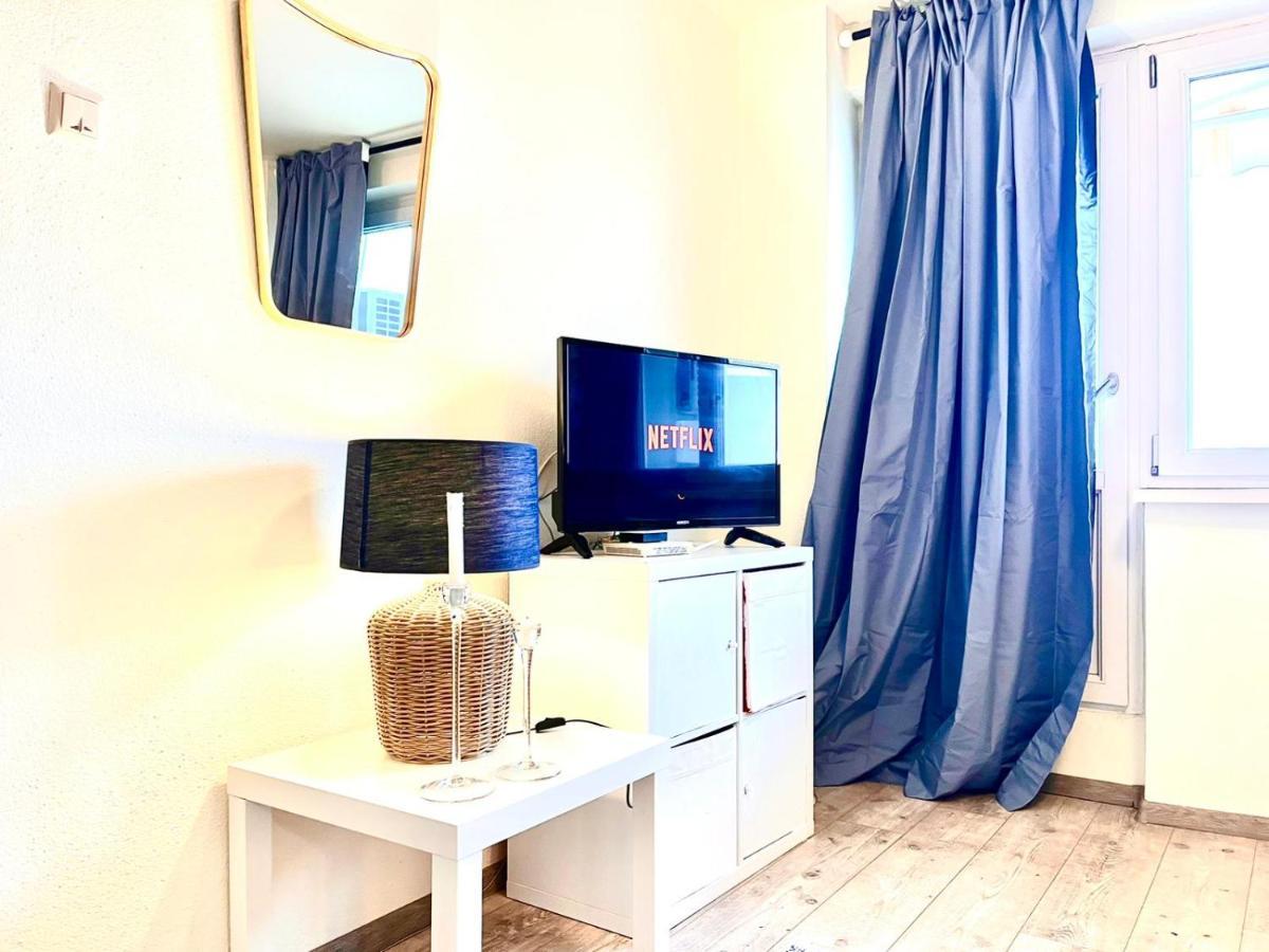 Panoramic Lil' Paris Apartment Bucharest Exterior photo