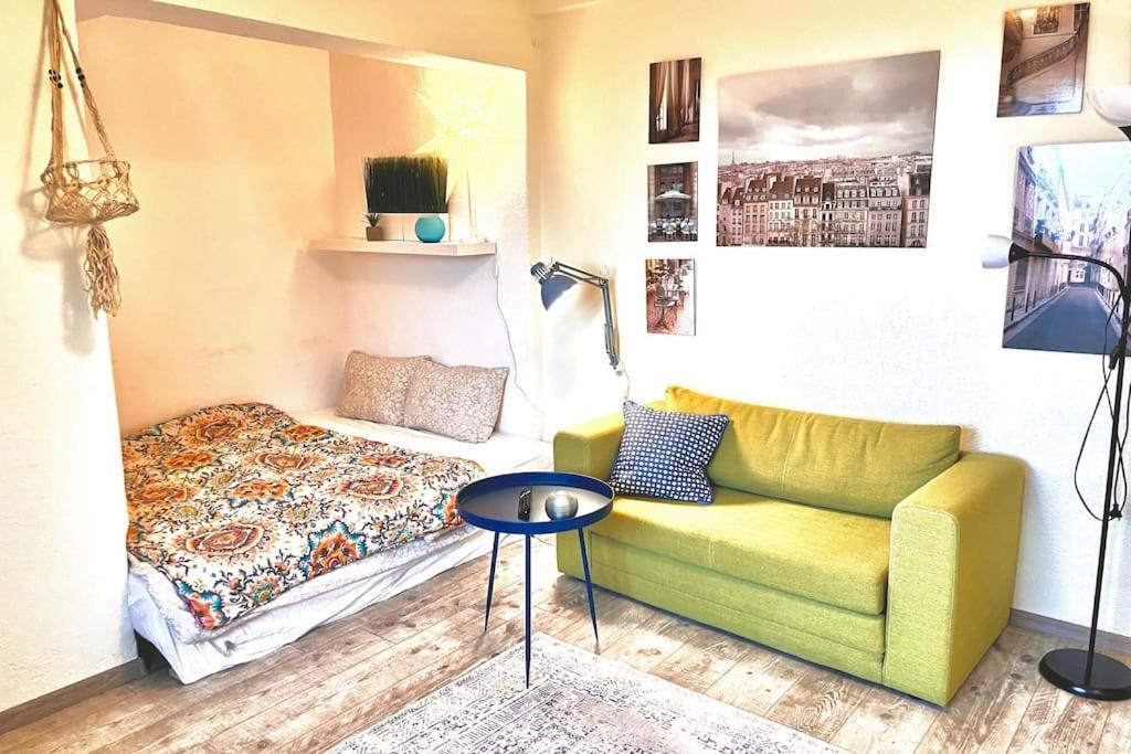 Panoramic Lil' Paris Apartment Bucharest Exterior photo