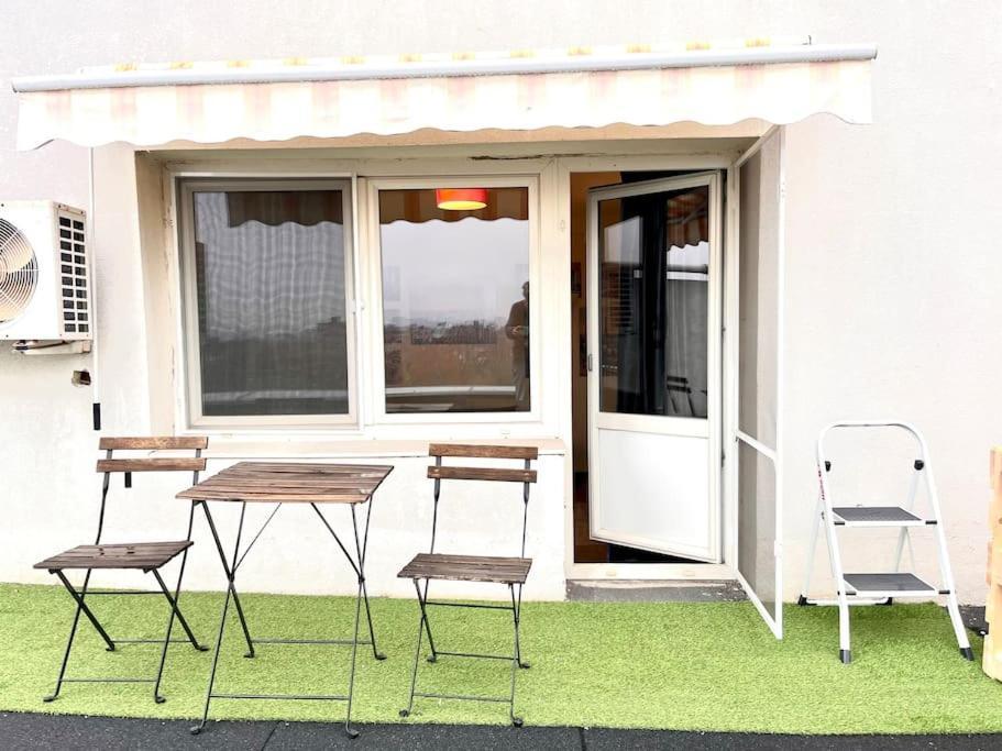 Panoramic Lil' Paris Apartment Bucharest Exterior photo