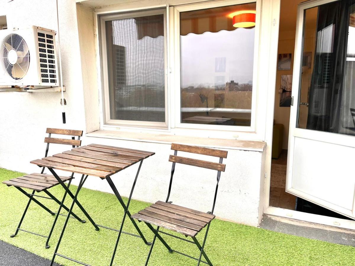 Panoramic Lil' Paris Apartment Bucharest Exterior photo